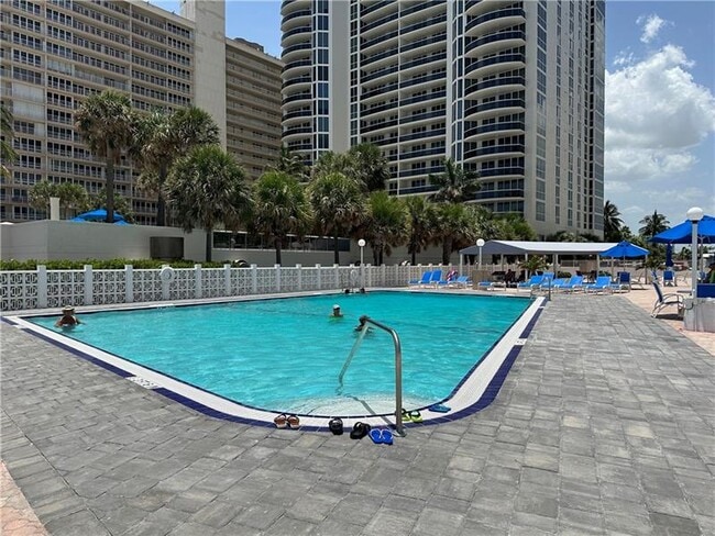 Foto del edificio - 4250 Galt Ocean Dr