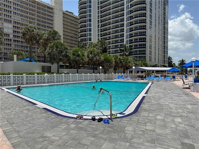 Building Photo - 4250 Galt Ocean Dr