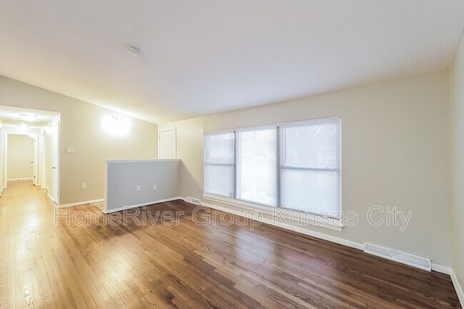 Building Photo - 404 Sagebrush Ln
