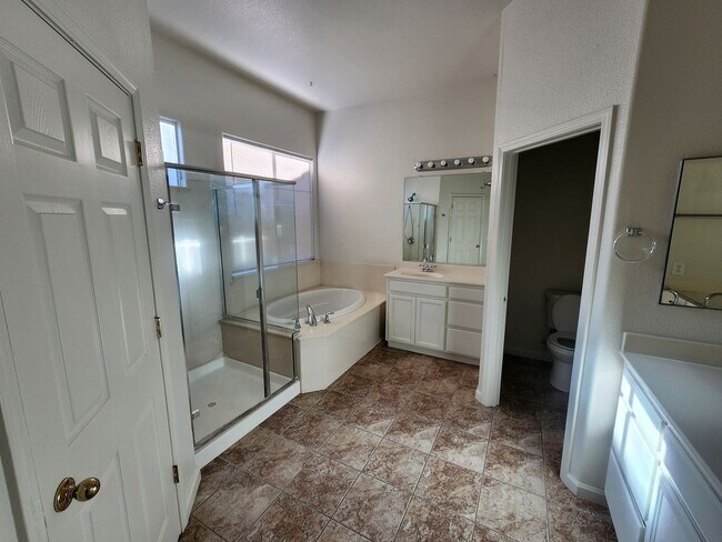 Building Photo - Beautiful 4 Bedroom Home with in home office