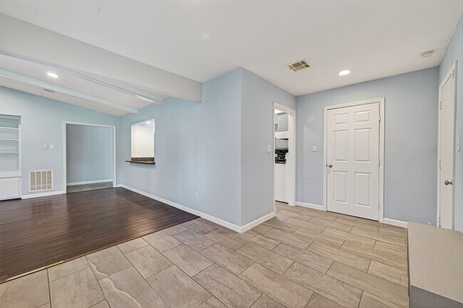 Foto del edificio - 11811 Beverly Dr