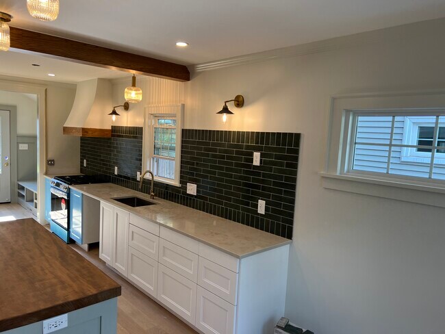 Building Photo - 2072 Elmwood Ave