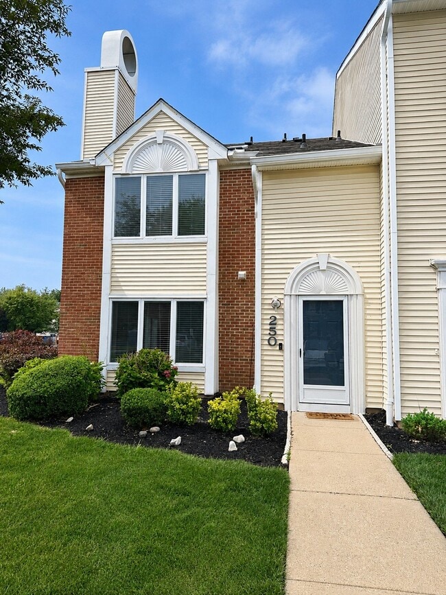 Building Photo - 250 Juanita Ct