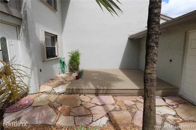 Building Photo - 3 br, 2.5 bath Townhome - SABAL CHASE SEC 1