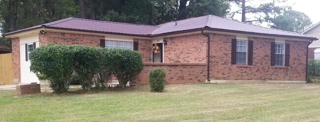 Foto del edificio - 515 Meadow Ln