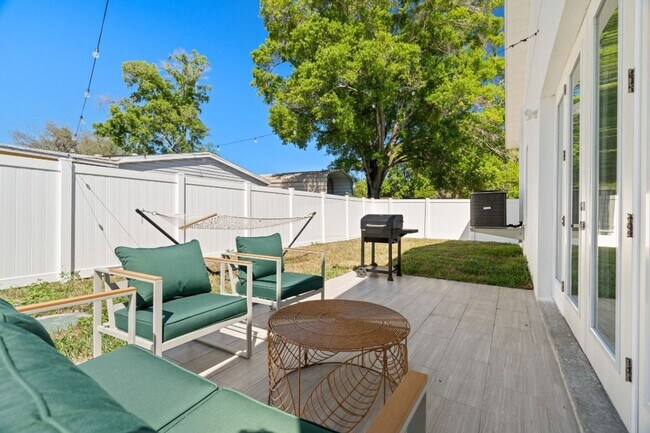 Foto del edificio - Gorgeous New Constriction House in Tampa