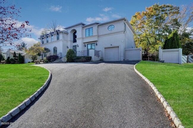 Building Photo - 880 Red Oaks Dr
