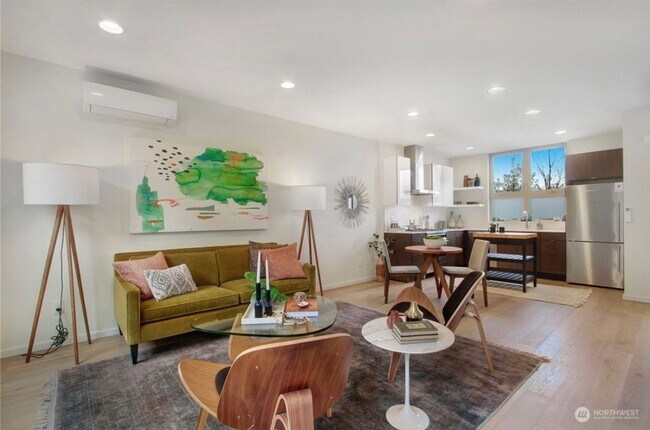 Building Photo - $500 off 1 mo rent w move in by 10/1.  Wel...