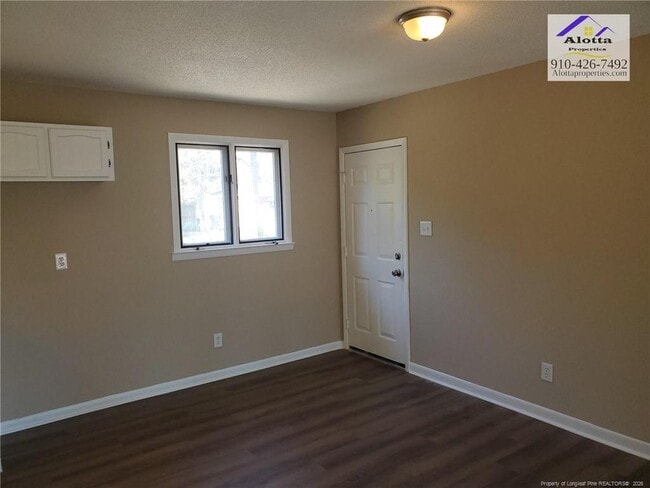 Foto del edificio - 300 Rodie Ave