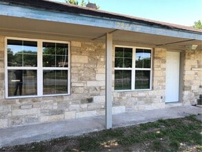 Building Photo - 2211 E Stassney Ln