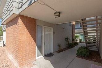 Building Photo - 753 Oakmont Ave