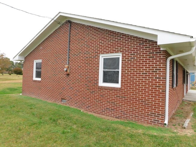 Building Photo - 1540 Nixonton Rd