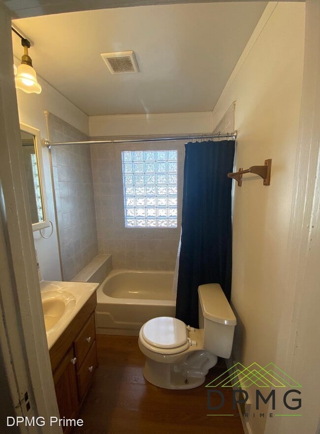Building Photo - 4 br, 2 bath House - 2311 Vine St.