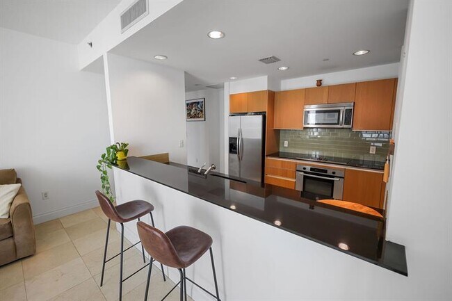 Building Photo - 1050 Brickell Ave