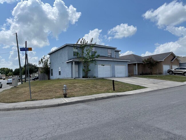 Building Photo - Townhome for rent