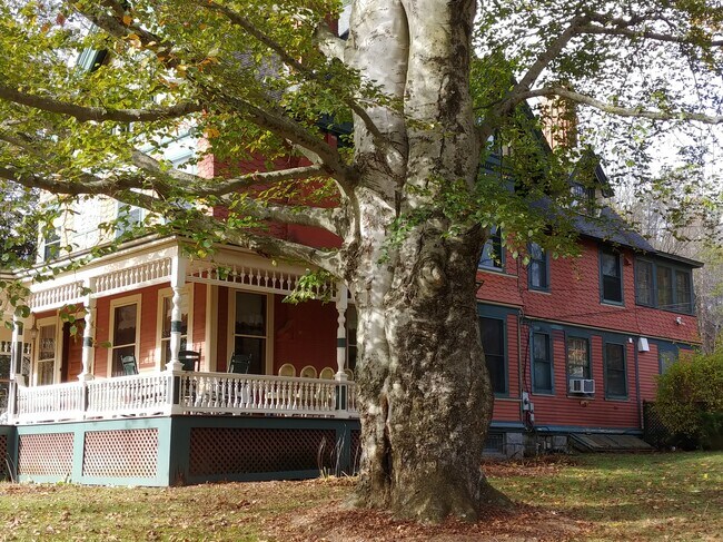 Building Photo - 462 Lime Rock Rd