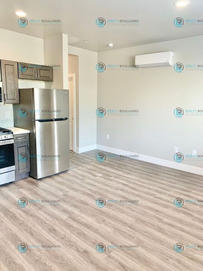 Building Photo - 1/2 Month free! 1 Bedroom Apartment! Locat...