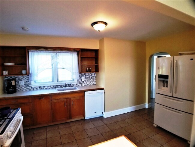 Foto del edificio - 27 Yasgur Rd