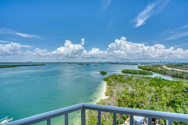 Foto del edificio - 8771 Estero Blvd