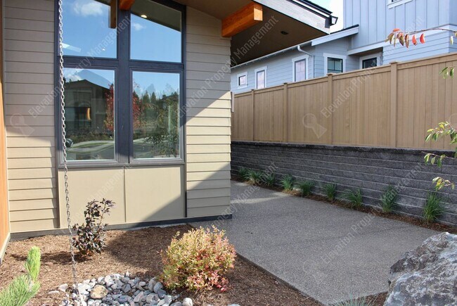 Building Photo - Truly stunning single-level 3 BR home in great location in Northwest Crossing
