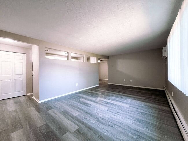 Building Photo - Stoney Creek Apartments