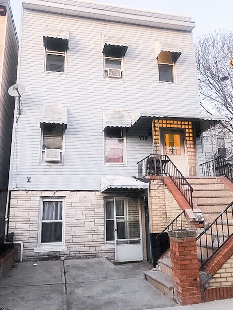 Primary Photo - 718 6th St