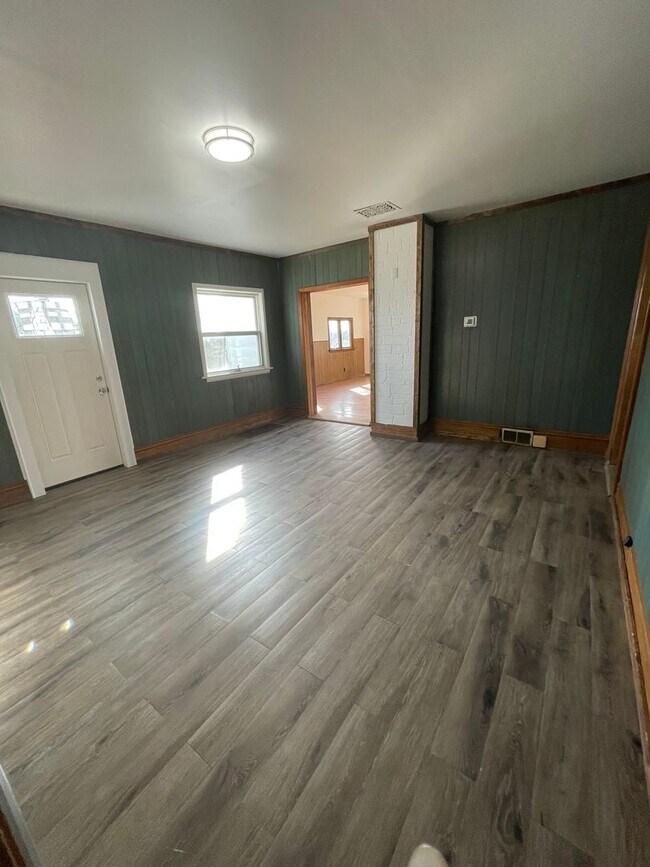 Building Photo - Updated Older Farmhouse in Waterford for R...