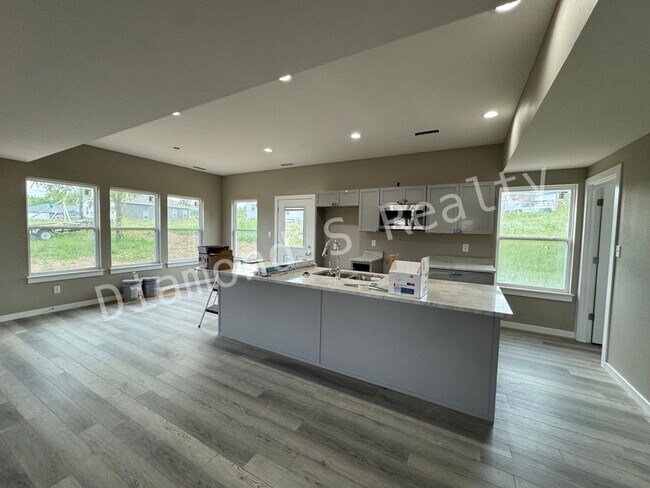 Foto del edificio - Gorgeous Two-Story Home Available Early July - 4 Bed/2.5 Bath