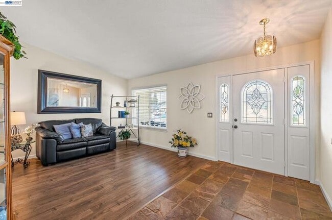 Foto del edificio - 439 Hummingbird Ln