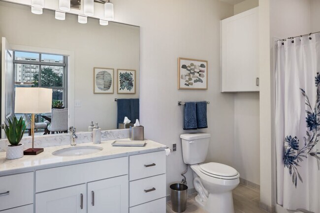Building Photo - Luxury Apartment 1 Bedroom.