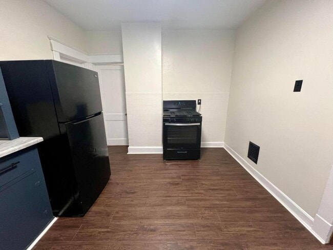 Building Photo - 301 Folts St