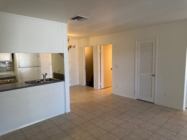 Photo - 1801 W Victory Blvd Townhome