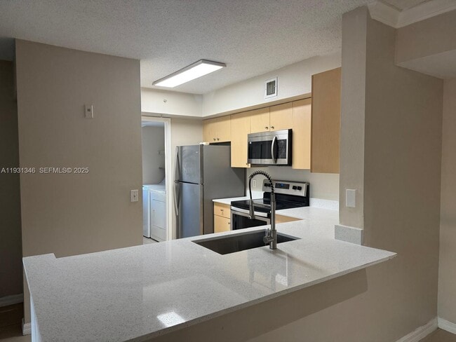 Building Photo - 2494 Centergate Dr