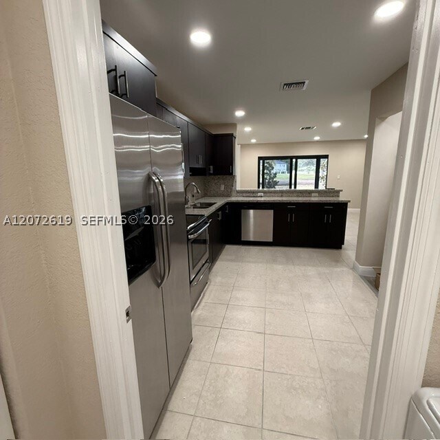 Foto del edificio - 19229 E Lake Dr