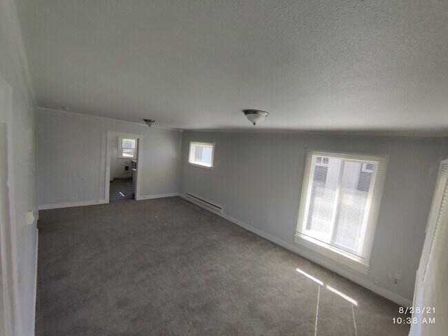 Living Room - 512 N Alder St
