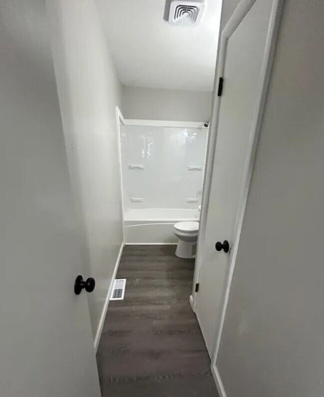 Foto del edificio - 1711 Parklane Dr