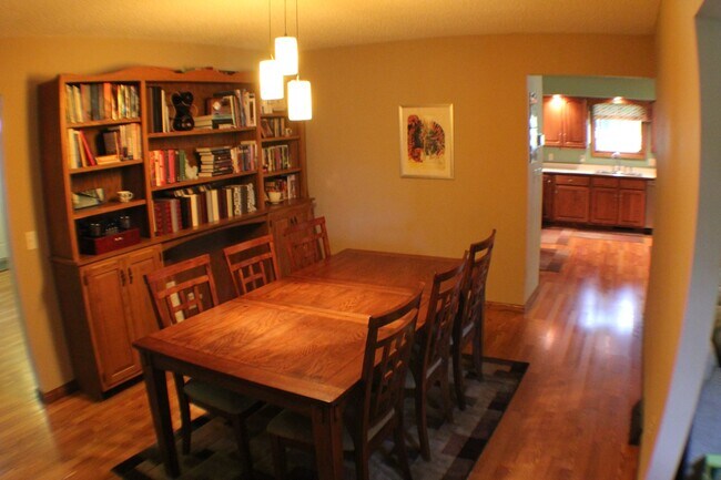 Building Photo - 508 Kenwood Drive