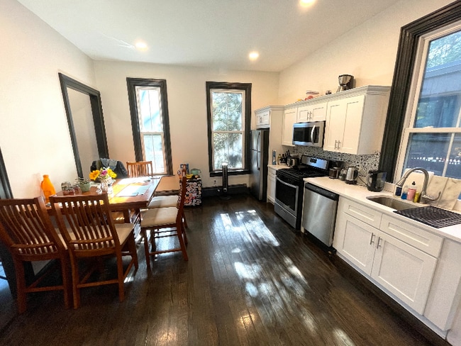 Building Photo - 79 Lloyd Ave