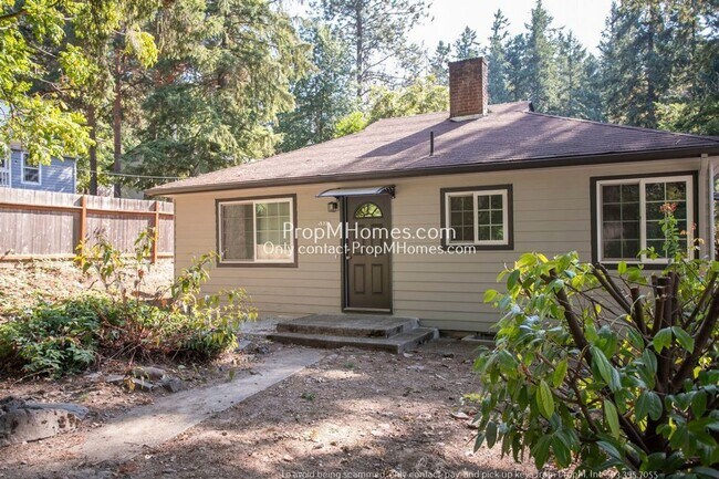 Foto del edificio - Light + Bright 2 Bedroom Home on a Large Lot!