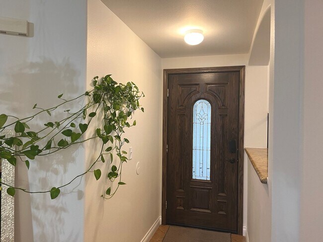 Foto del edificio - Remodeled, first floor 1428 sq ft, 2 bed+ ...