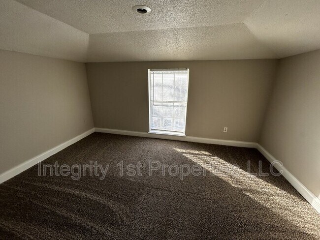 Foto del edificio - 1109 E Truman Rd