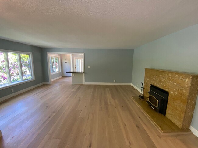 Building Photo - Gorgeously Remodeled Portola Valley Home