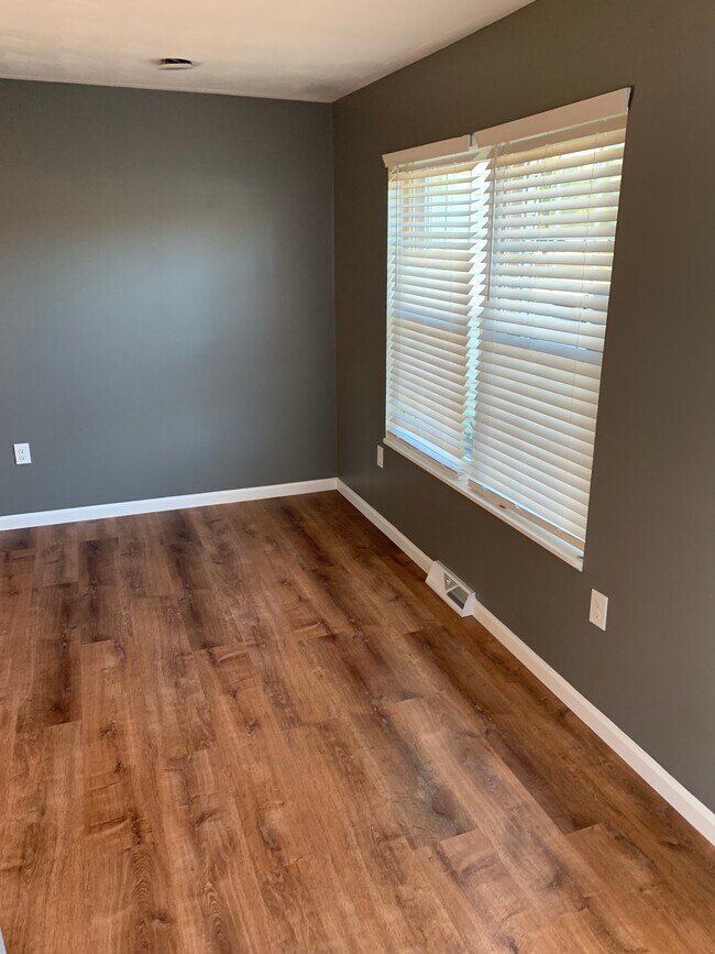 Building Photo - 302 Northwinds Dr