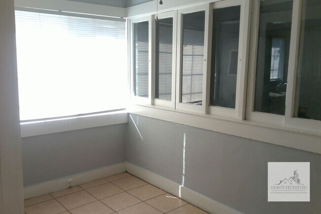 Foto del edificio - Cute Traditional. 3 Bedroom 1 bath home in Tower District.