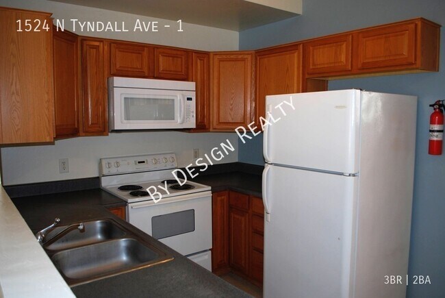 Building Photo - UofA 3 Bed 2 Bath - 1/2 Mile to Campus