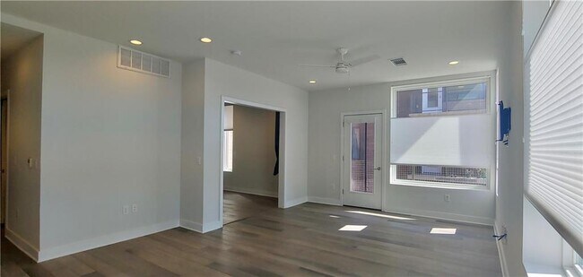 Foto del edificio - 1800 E 4th St