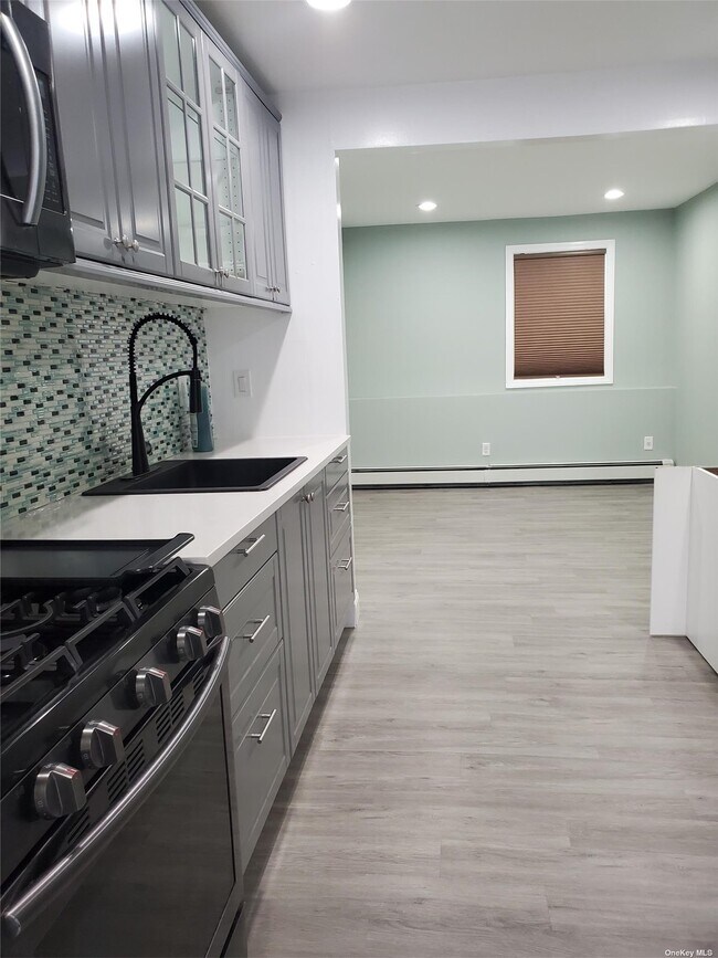Building Photo - 542 Puritan Dr