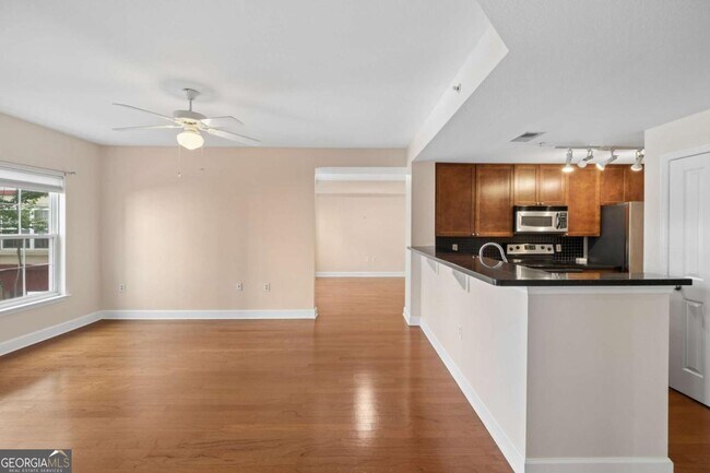 Building Photo - 230 E Ponce de Leon Ave