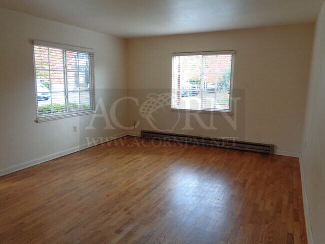 Building Photo - Downtown Charmer! Spacious 1BD/1BA Unit w/...