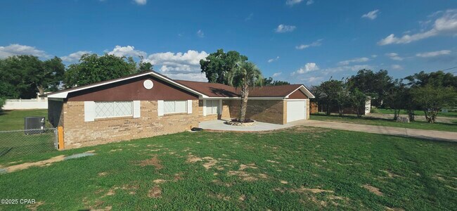 Foto del edificio - 619 Old Forest Way Rd